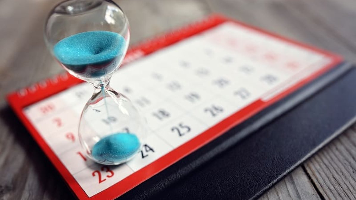 Calendar and egg-timer 
